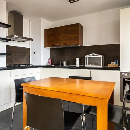 Comfortable And Cozy- Golden Apartments- City Center&T44